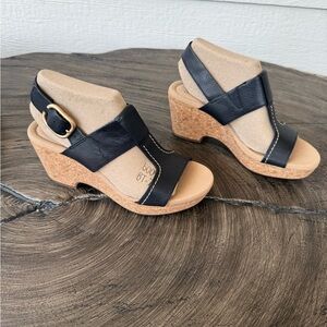 Clark’s Stylish Black Wedge Sandals with Buckle. size 7.5M